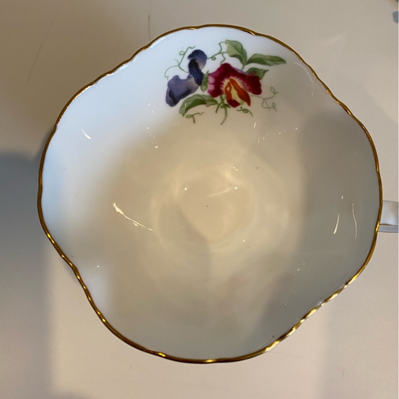EUC VTG HAMMERSLEY BONE CHINA TEACUP AND SAUCER WITH A BEAUTIFUL FLORAL PATTERN - Picture 6 of 11